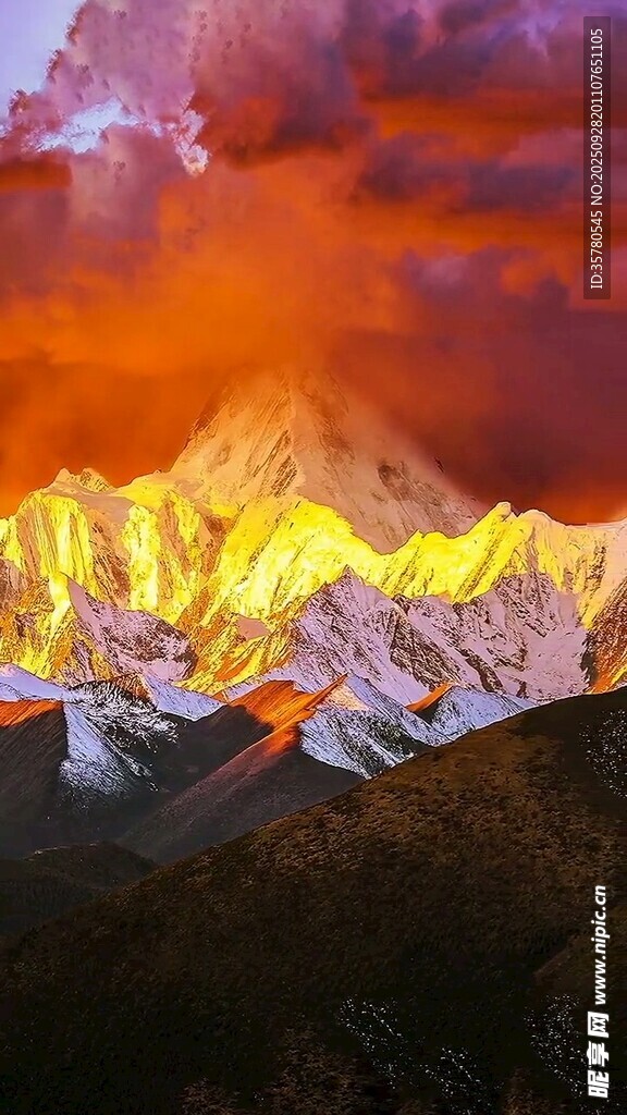 壯麗雪山日出美景