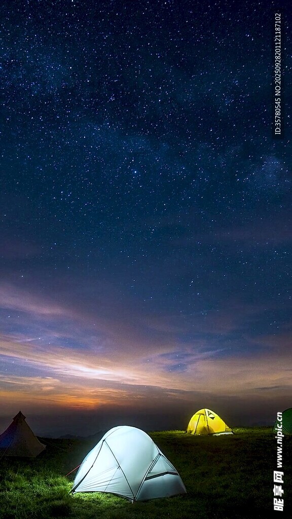 星空下的露營帳篷