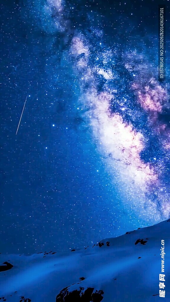 星空下的雪山壯麗夜景