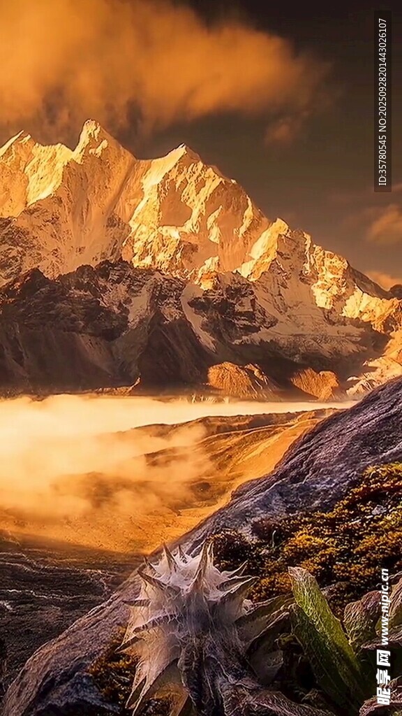 壯麗雪山云海景觀(guān)