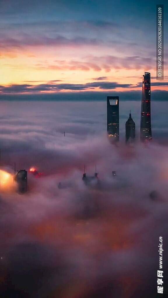 云海之上的城市天際線