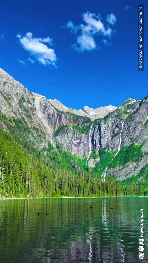 高山湖泊秀麗風(fēng)光