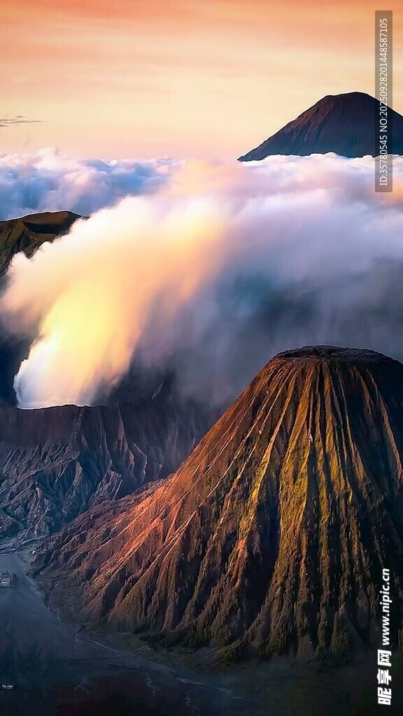 壯麗火山云海景觀