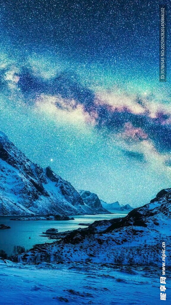 雪山星空下的靜謐湖泊