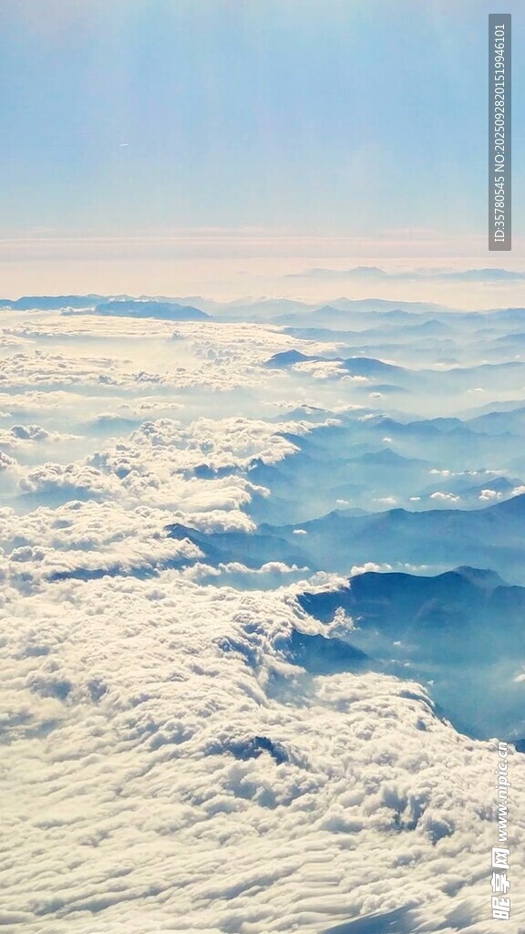 高空俯瞰云海壯麗景觀
