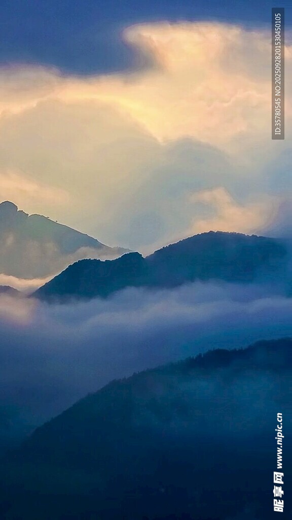 山間云海日出美景