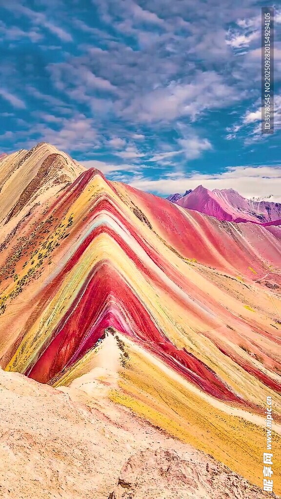 五彩斑斕的壯麗山巒景觀
