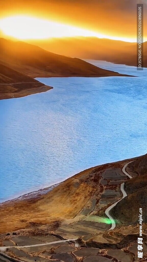 夕陽下的山水美景