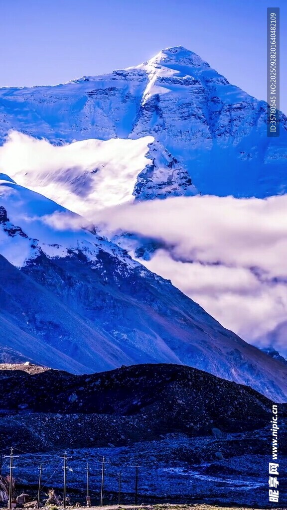 壯麗雪山云海景觀