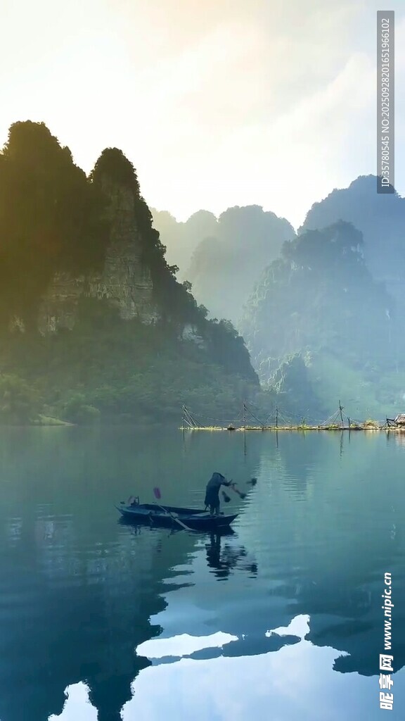 漓江泛舟賞山水美景