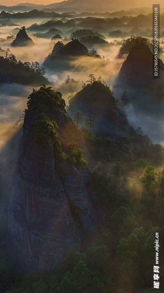 壯麗山巒云海日出景觀