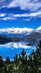 湖畔青山藍(lán)天美景如畫