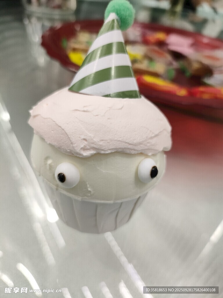 可愛搞怪紙杯蛋糕
