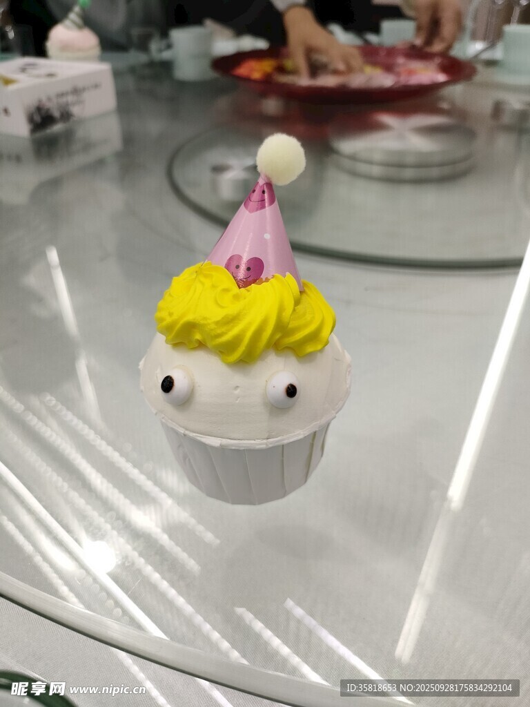 可愛生日紙杯蛋糕