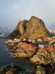 海邊孤島上的彩色小屋