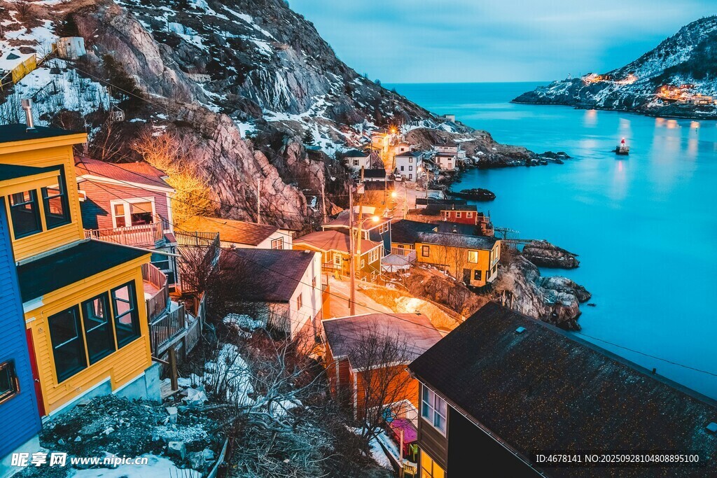 海邊彩色小屋的迷人夜景