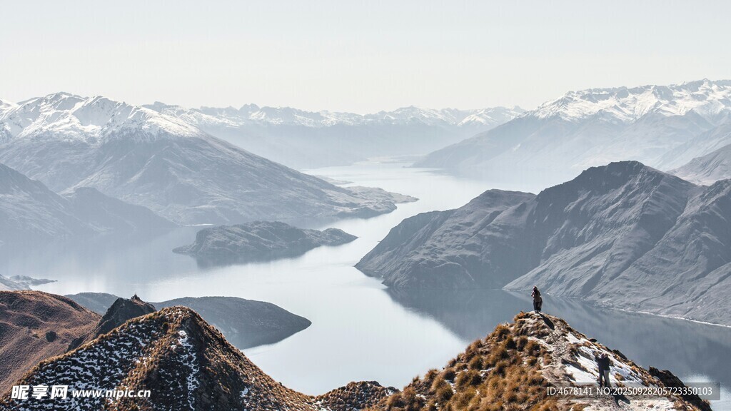 高山湖泊壯麗自然景觀