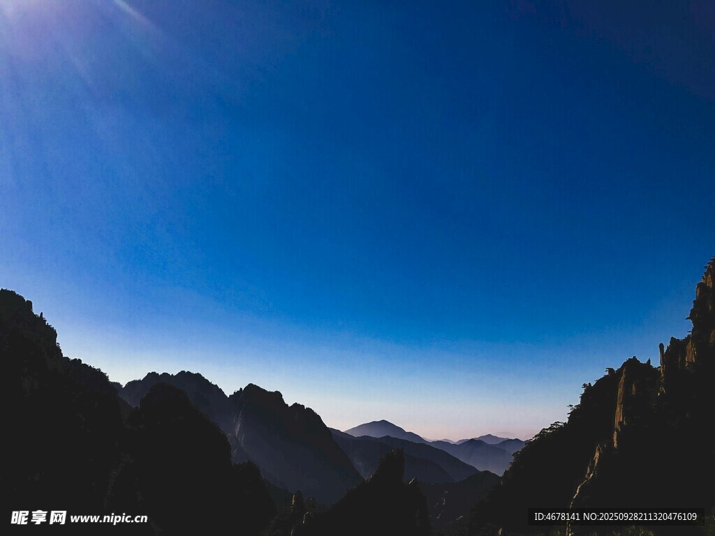 壯麗山景與天際線