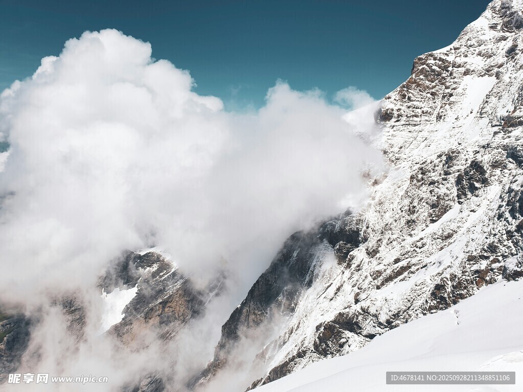 雪山云海壯麗景觀(guān)