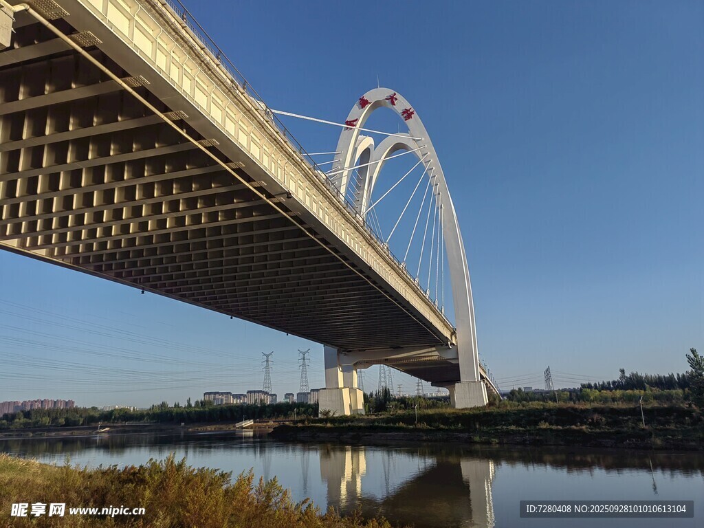 河畔大橋美景