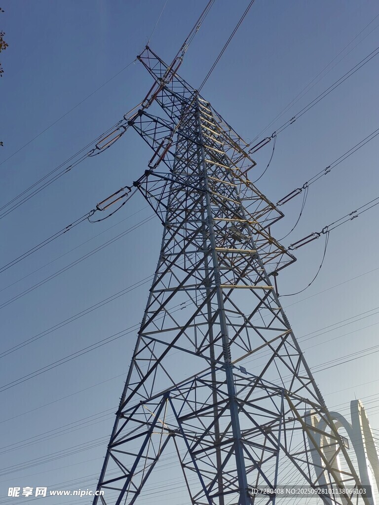 高聳輸電塔