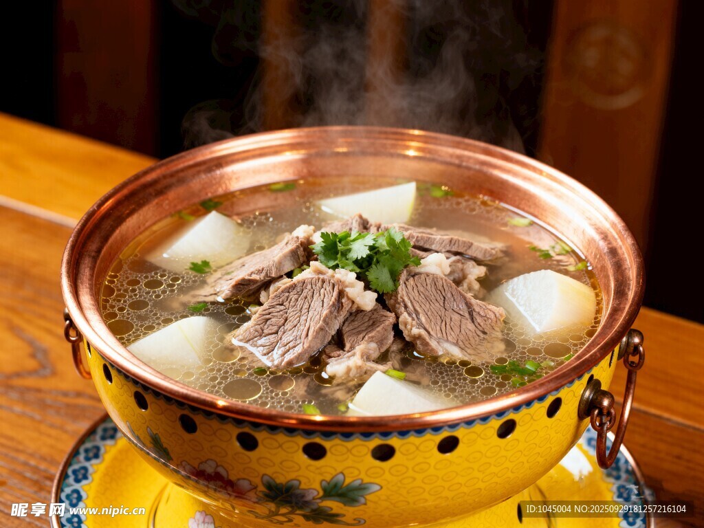 熱氣騰騰羊肉蘿卜銅鍋