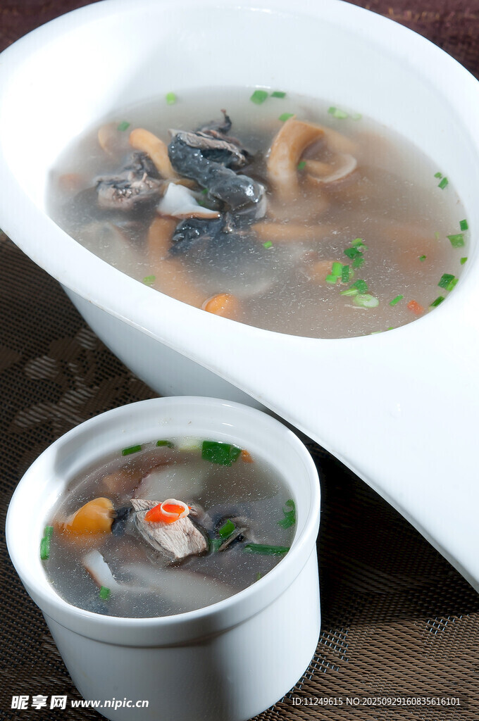 珍菌烏雞湯