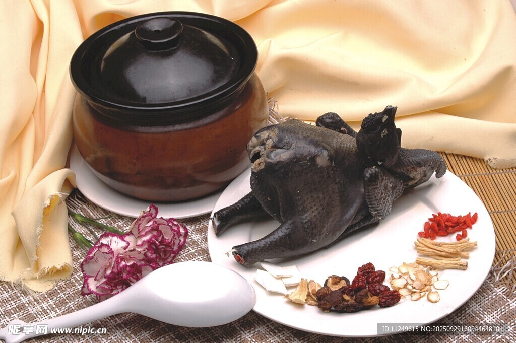 養(yǎng)生烏雞湯