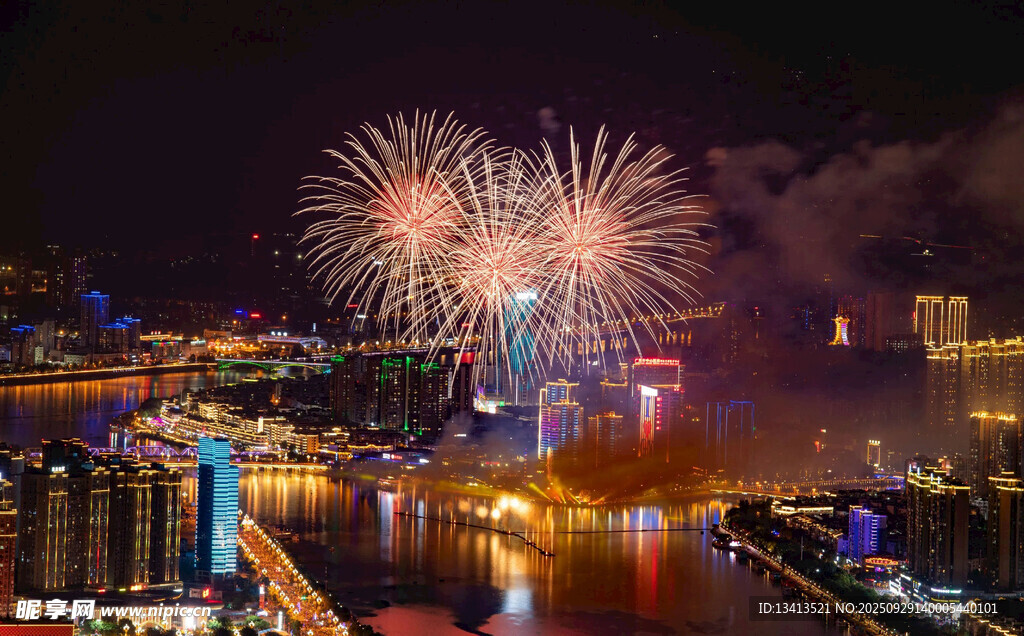 悉尼夜景煙花璀璨綻放