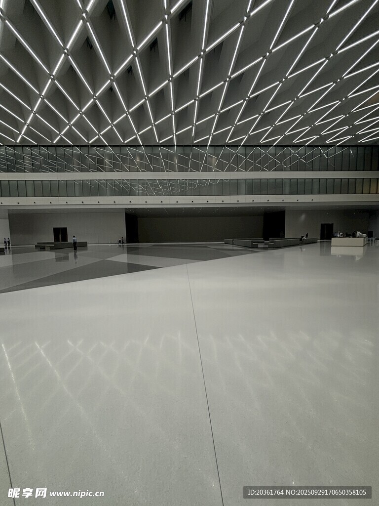 現(xiàn)代空曠室內(nèi)建筑空間
