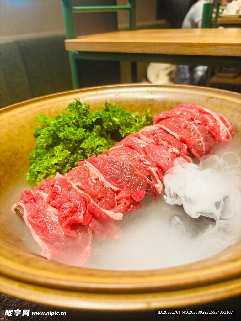 鮮嫩牛肉火鍋食材展示