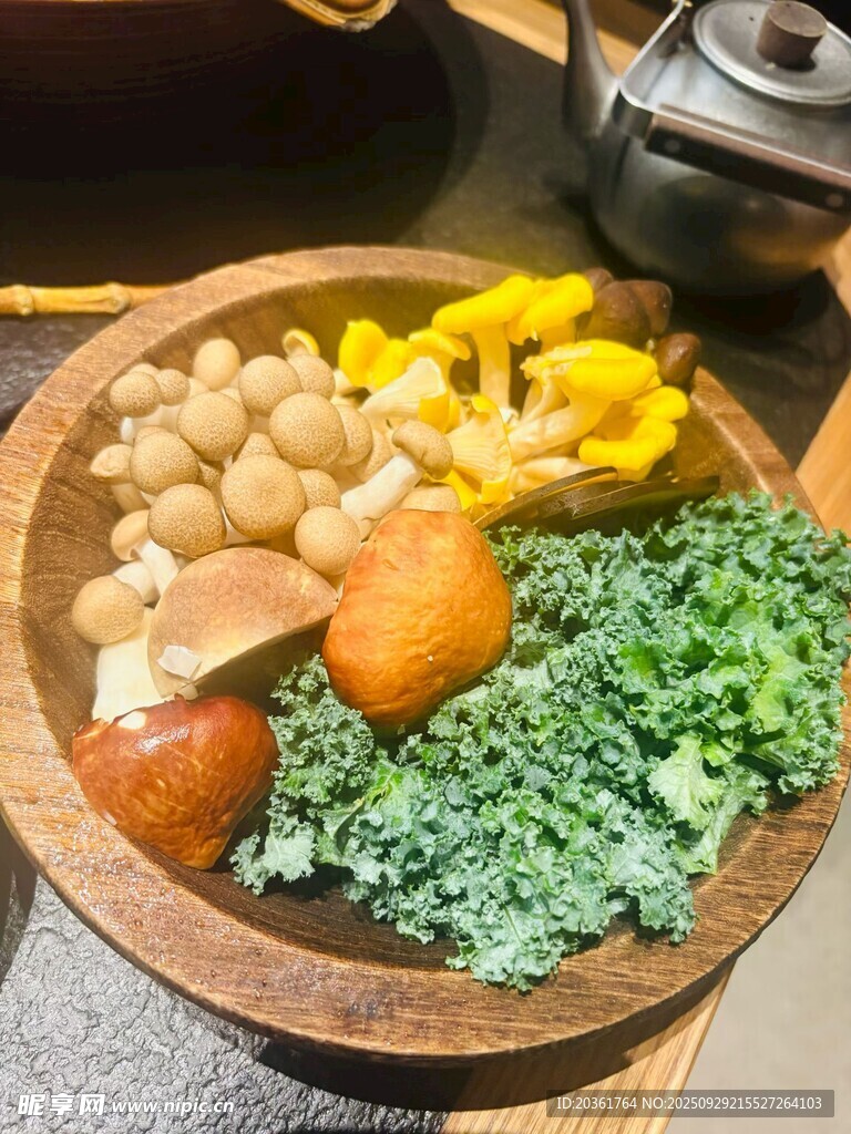 營(yíng)養(yǎng)豐富的多彩蔬菜拼盤