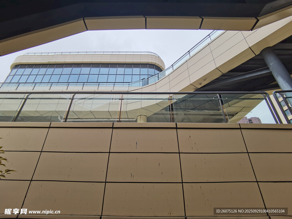 現(xiàn)代建筑外觀局部展示
