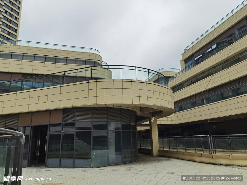 現(xiàn)代風格多層建筑外觀