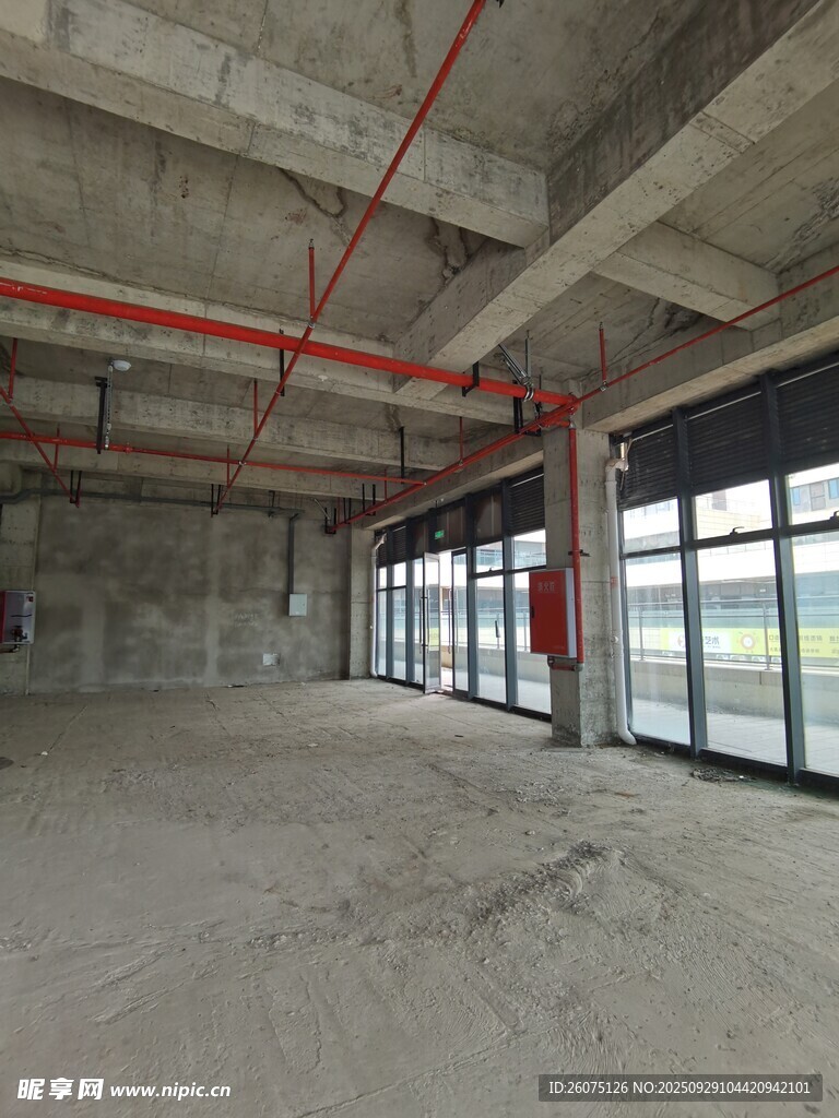 空曠毛坯商業(yè)室內(nèi)空間