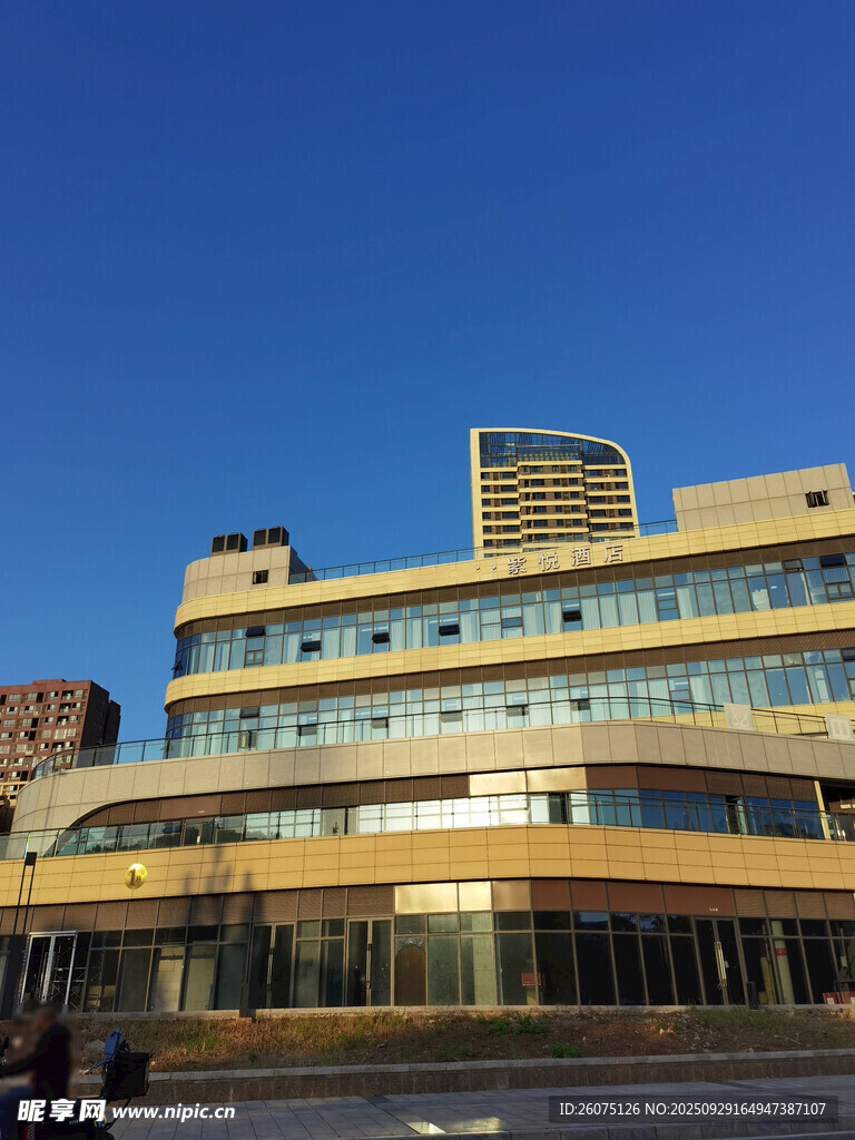 現(xiàn)代風格多層建筑外觀