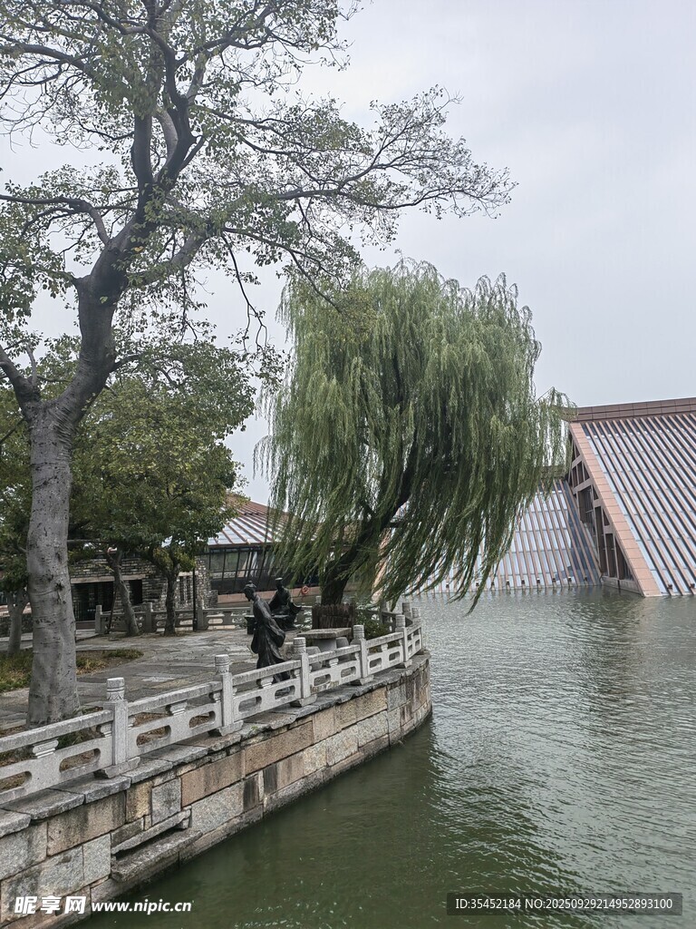 河畔古橋