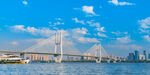 藍(lán)天大橋下的城市江景