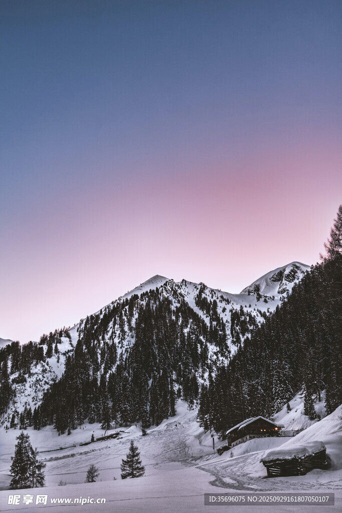 雪山暮色風(fēng)景