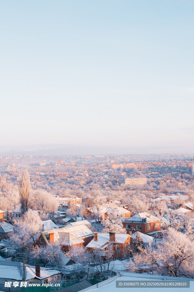 雪覆城鎮(zhèn)美景