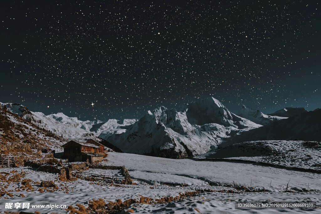 雪山下的靜謐星空