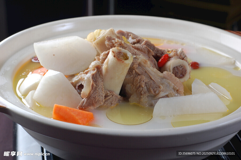 蘿卜燉排骨營(yíng)養(yǎng)靚湯