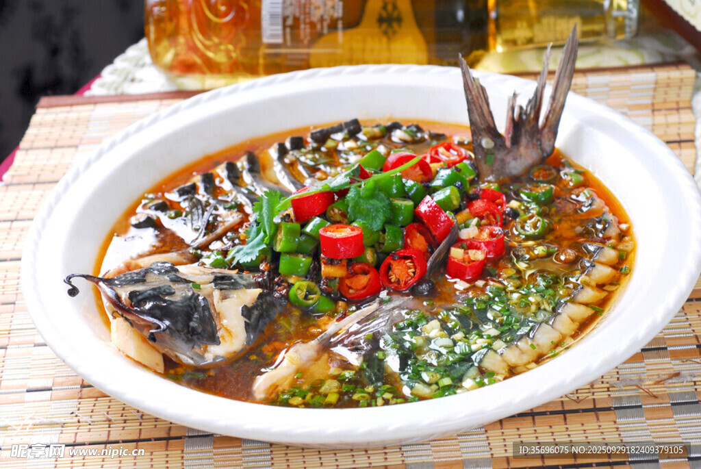 雙色剁椒蒸全魚
