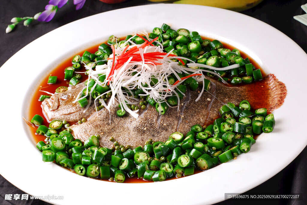 青椒澆汁清蒸魚