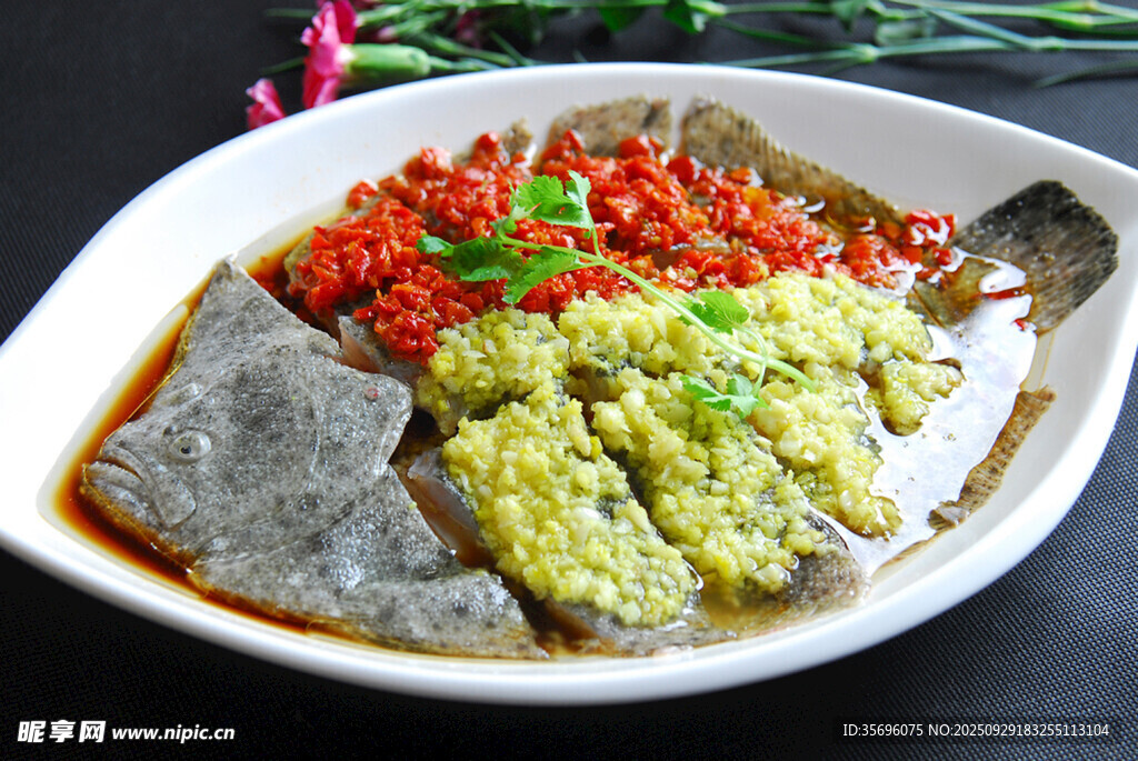 雙味剁椒蒸多寶魚(yú)