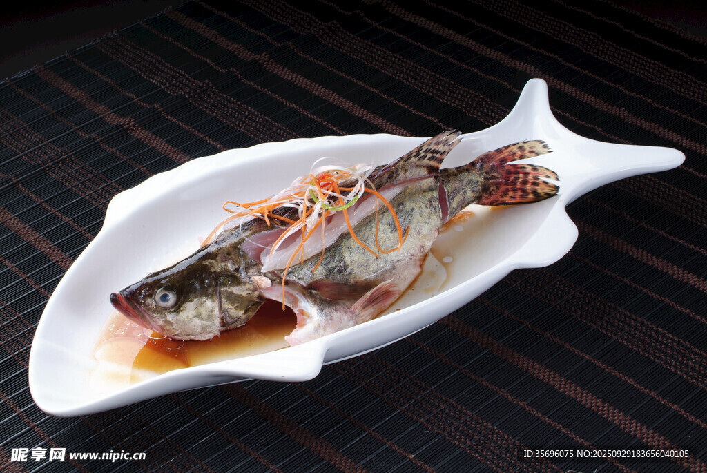 盤中美味清蒸魚