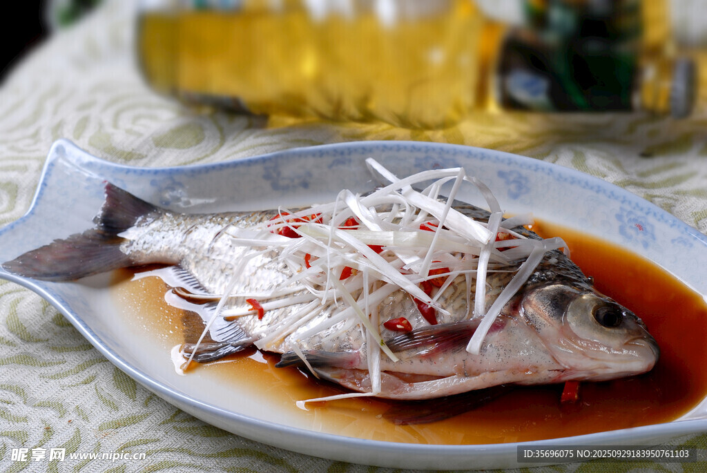 清蒸魚擺盤特寫