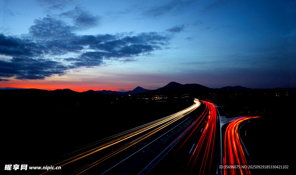 公路夜景車流光影之美