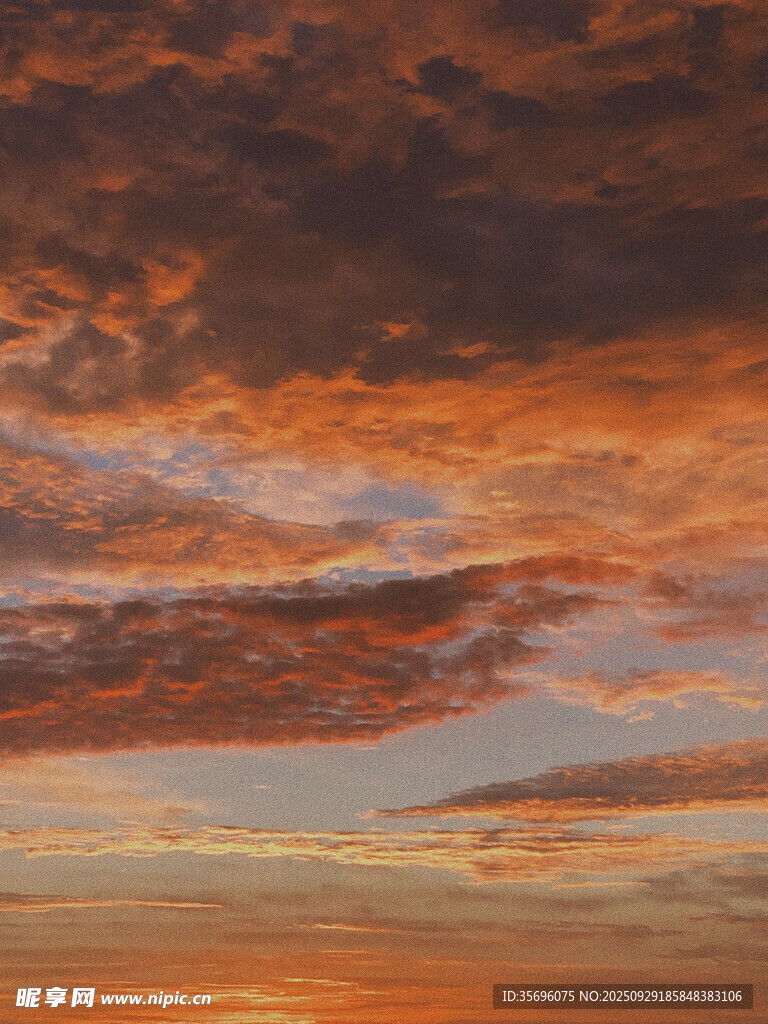 絢麗晚霞中的天空美景