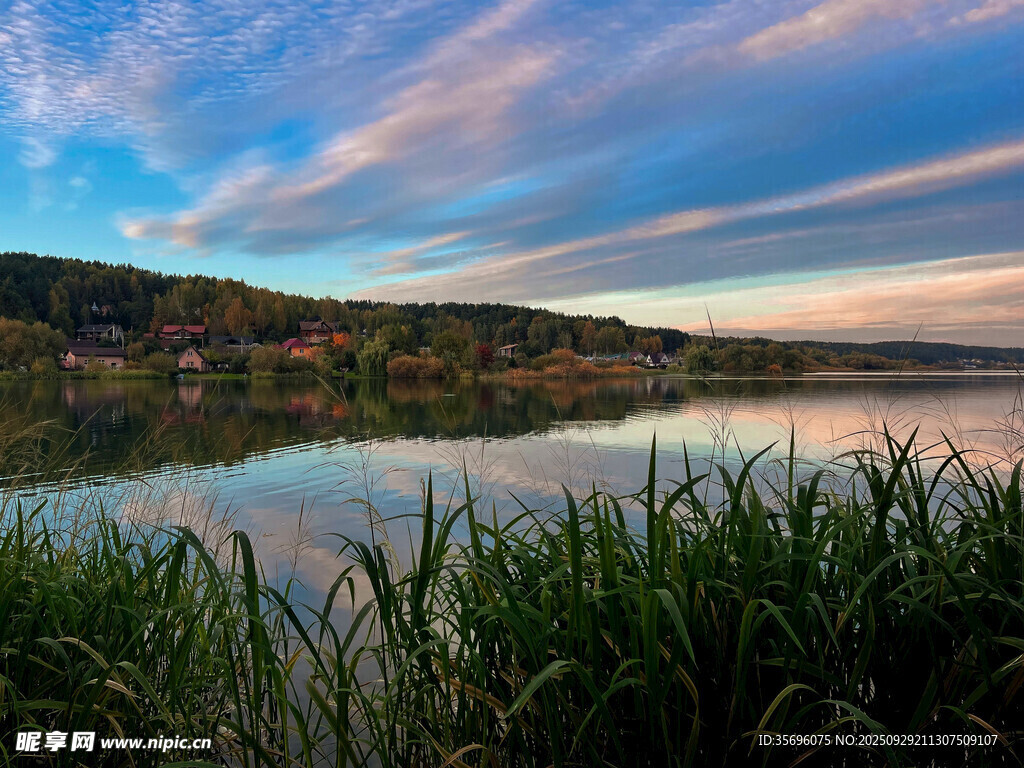 湖畔日暮美景